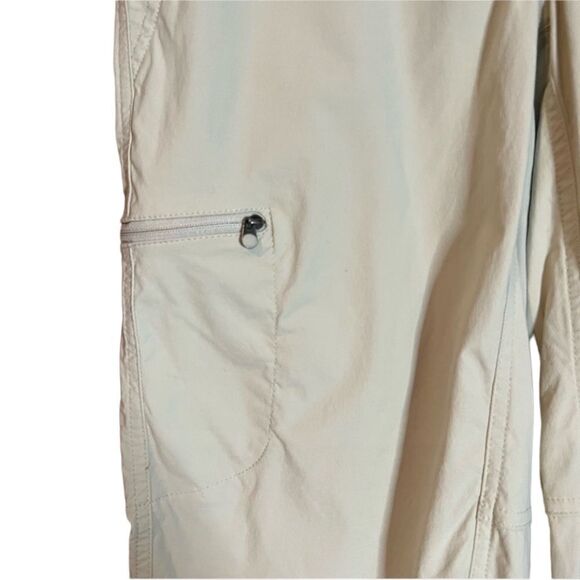 L.L.Bean light cream capri pants. - Picture 3 of 11